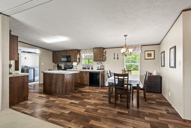 5555 King Robert Ln, Westmoreland, TN 37186
