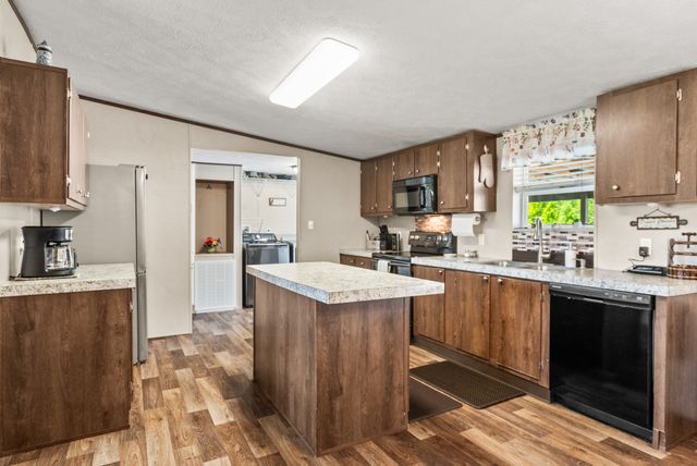 5555 King Robert Ln, Westmoreland, TN 37186