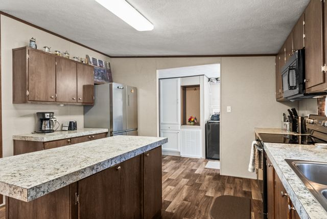 5555 King Robert Ln, Westmoreland, TN 37186