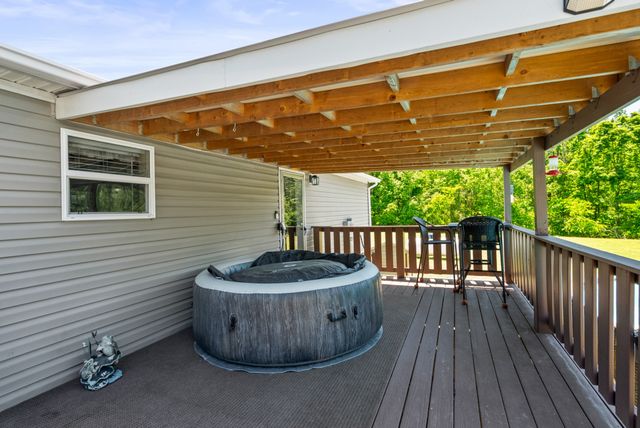 5555 King Robert Ln, Westmoreland, TN 37186