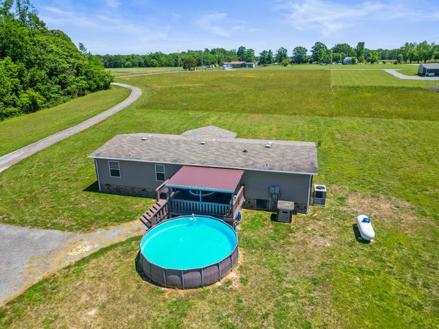 5555 King Robert Ln, Westmoreland, TN 37186