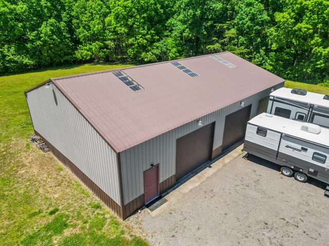 5555 King Robert Ln, Westmoreland, TN 37186