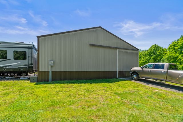 5555 King Robert Ln, Westmoreland, TN 37186