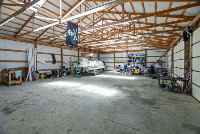 5555 King Robert Ln, Westmoreland, TN 37186