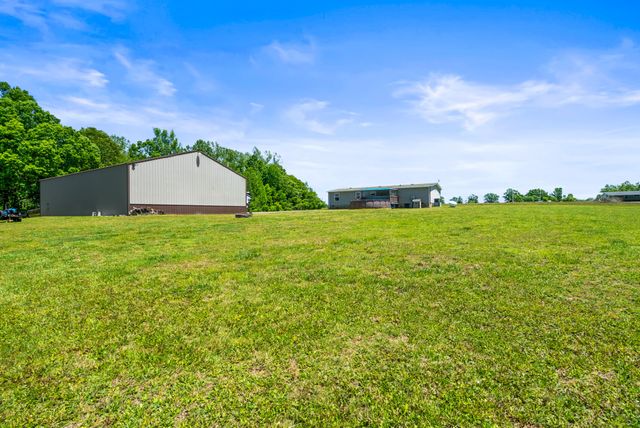 5555 King Robert Ln, Westmoreland, TN 37186