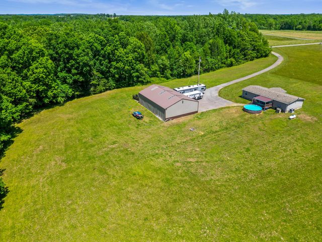 5555 King Robert Ln, Westmoreland, TN 37186