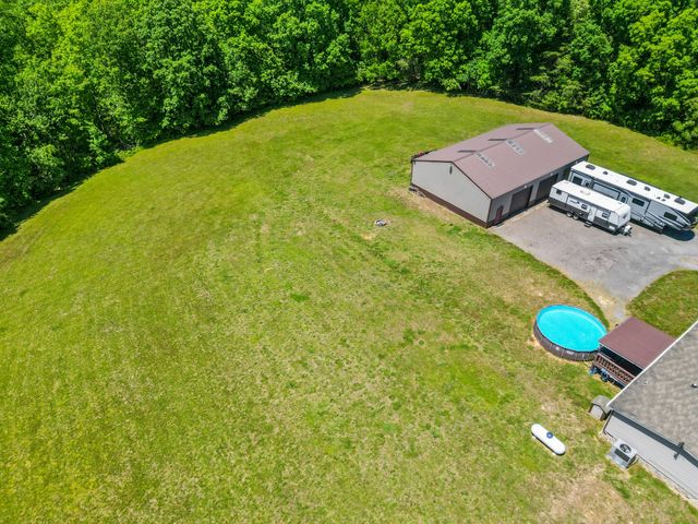 5555 King Robert Ln, Westmoreland, TN 37186