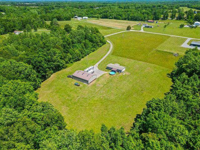 5555 King Robert Ln, Westmoreland, TN 37186
