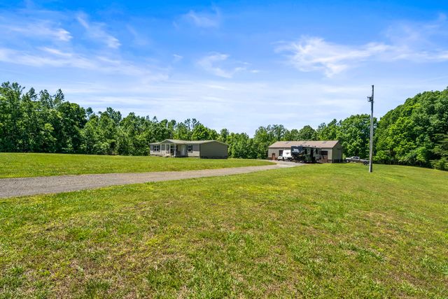 5555 King Robert Ln, Westmoreland, TN 37186
