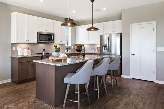 10776 Winding Creek Chase, Columbia Station, OH 44028