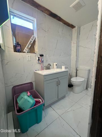 1142 Cutler Street, Schenectady, NY 12303