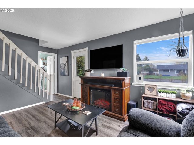 422 ELDER St, Drain, OR 97435