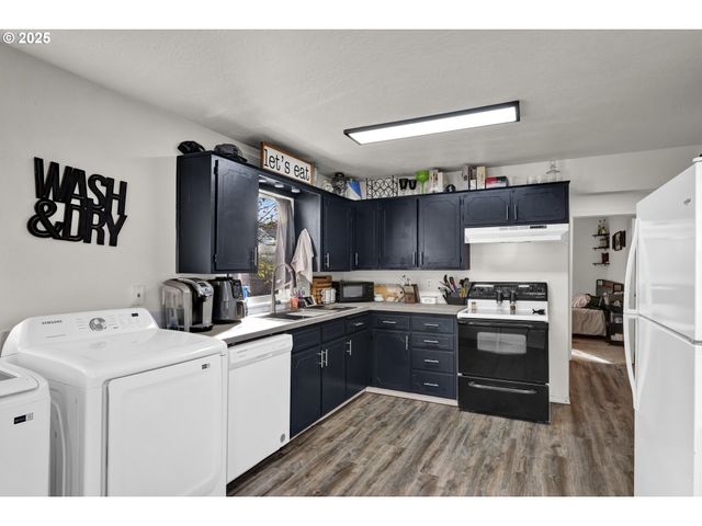 422 ELDER St, Drain, OR 97435