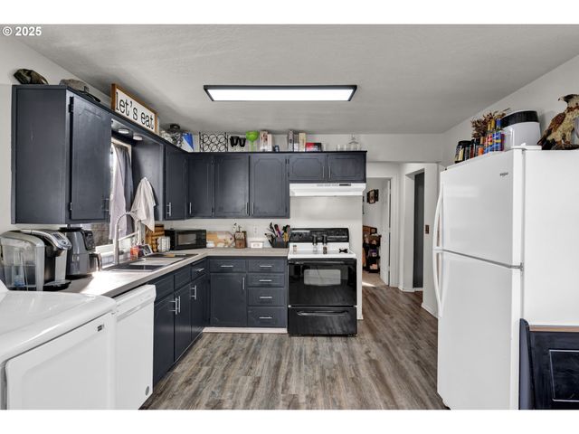 422 ELDER St, Drain, OR 97435