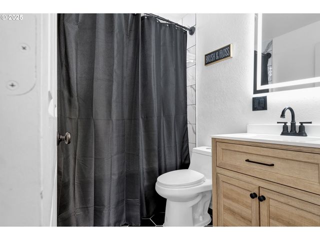 422 ELDER St, Drain, OR 97435