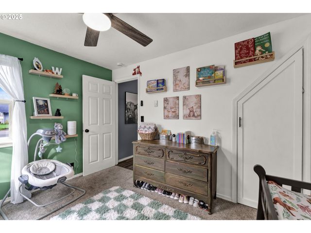 422 ELDER St, Drain, OR 97435