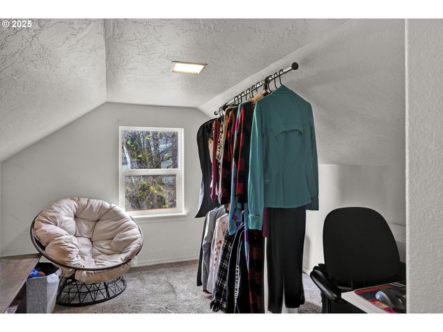 422 ELDER St, Drain, OR 97435