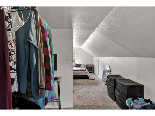 422 ELDER St, Drain, OR 97435