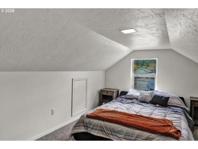 422 ELDER St, Drain, OR 97435