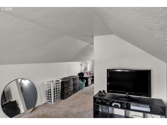 422 ELDER St, Drain, OR 97435