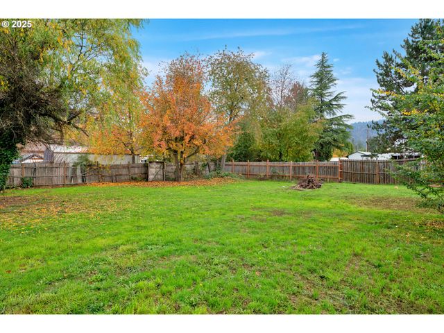 422 ELDER St, Drain, OR 97435