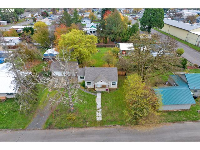 422 ELDER St, Drain, OR 97435