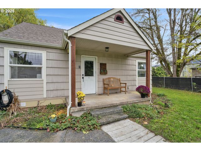 422 ELDER St, Drain, OR 97435