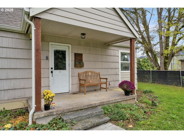 422 ELDER St, Drain, OR 97435