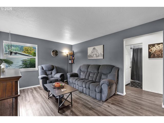 422 ELDER St, Drain, OR 97435