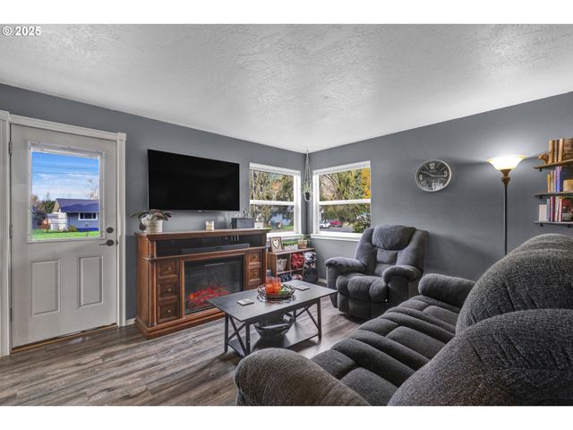 422 ELDER St, Drain, OR 97435