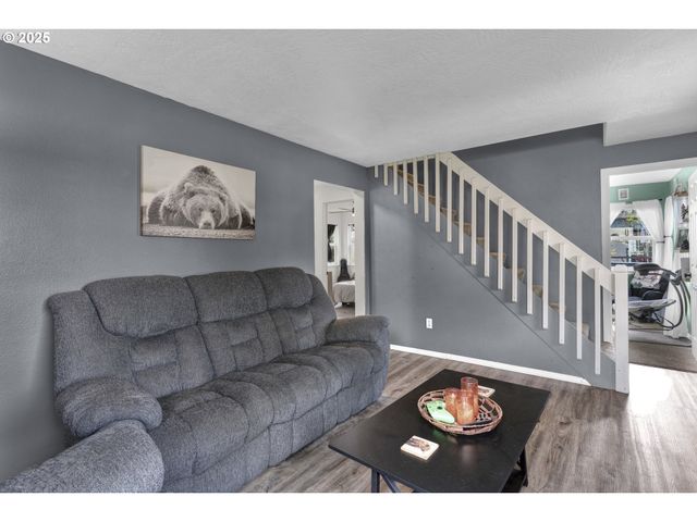 422 ELDER St, Drain, OR 97435