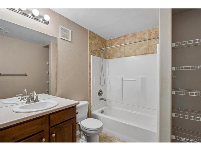 1044 Rockhurst Dr 102, Highlands Ranch, CO 80129
