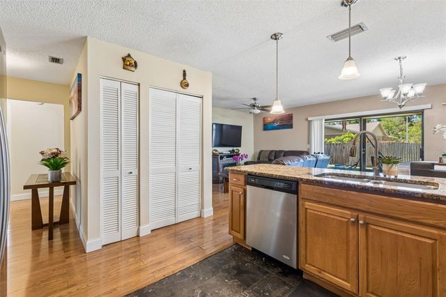 14827 OAK VINE DRIVE, Lutz, FL 33559