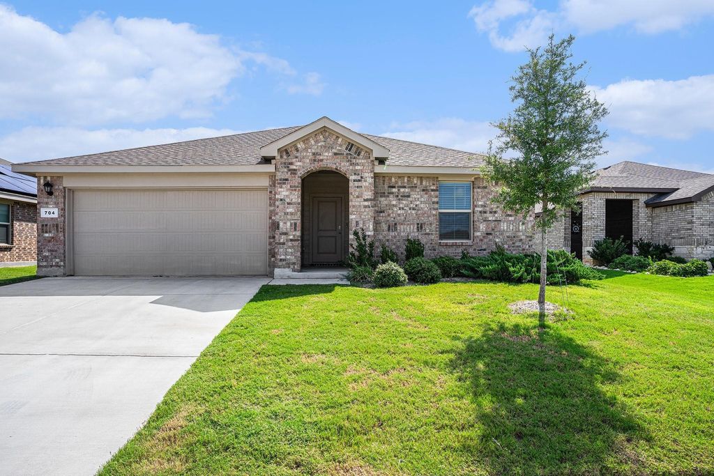704 Christopher Drive, Cleburne, TX 76033