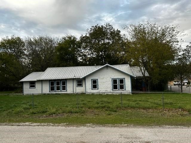 418 Main St Street, Paradise, TX 76073