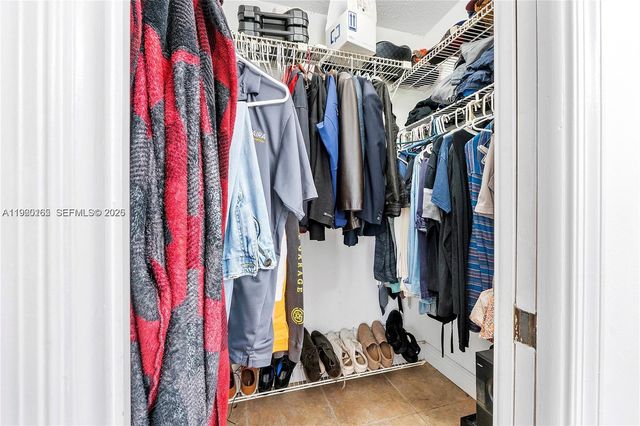 5667 N Cameo Dr N, Boca Raton, FL 33433