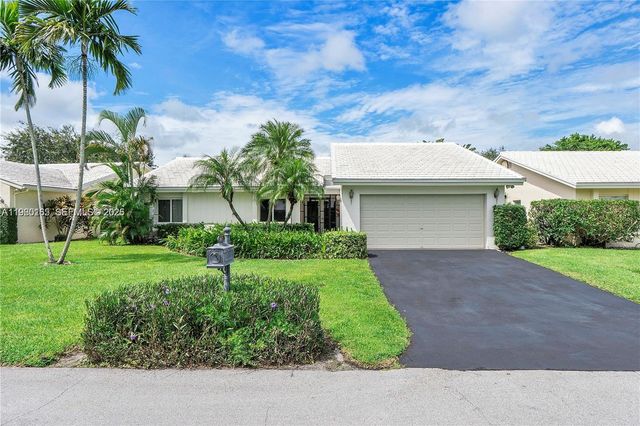 5667 N Cameo Dr N, Boca Raton, FL 33433