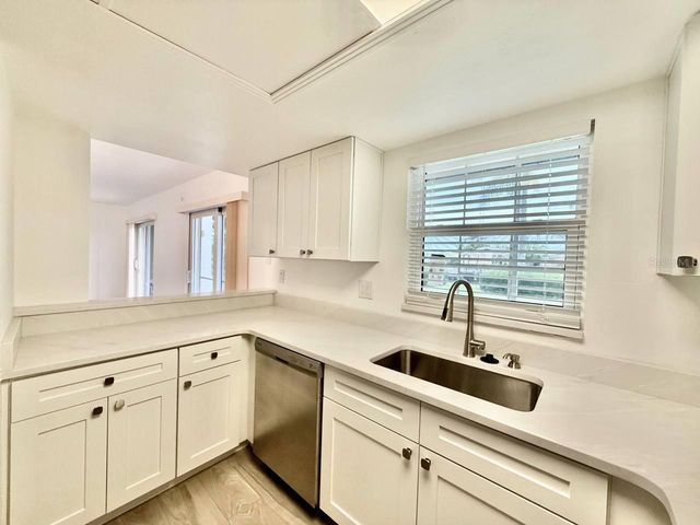8801 BAY POINTE DRIVE 102, Tampa, FL 33615