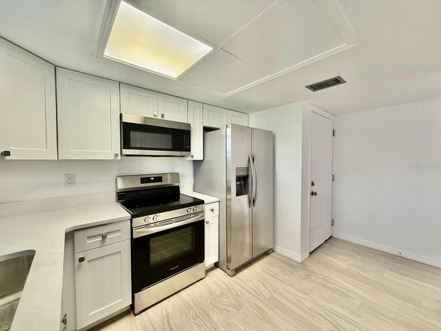 8801 BAY POINTE DRIVE 102, Tampa, FL 33615