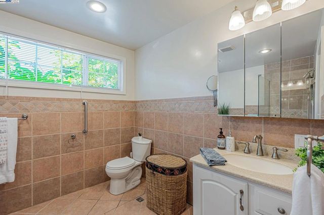 3950 Pinole Valley Rd, Pinole, CA 94564