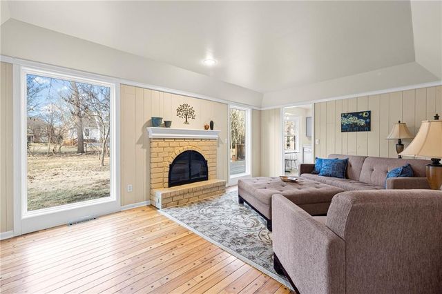 8816 W 106TH Street, Overland Park, KS 66212