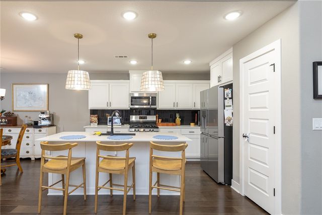 4035 E Riverdale Drive, Fayetteville, AR 72701