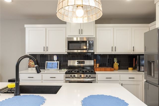 4035 E Riverdale Drive, Fayetteville, AR 72701