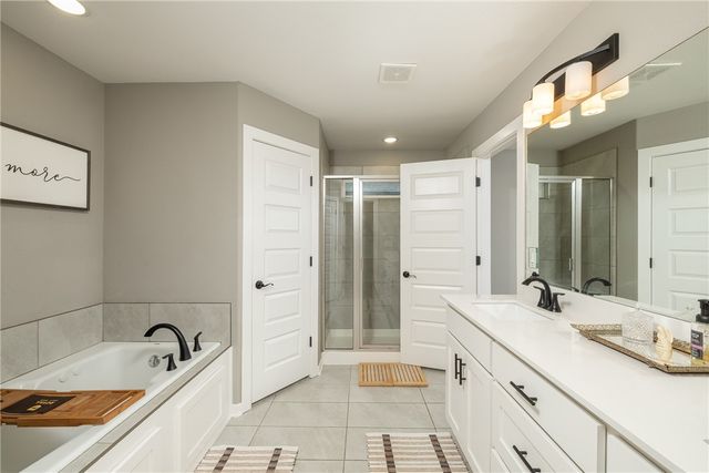 4035 E Riverdale Drive, Fayetteville, AR 72701