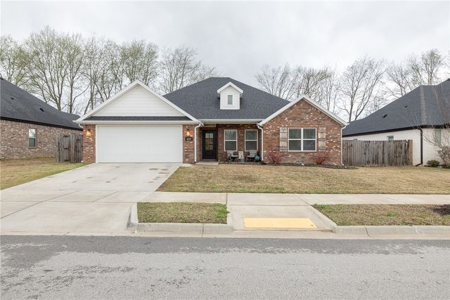 4035 E Riverdale Drive, Fayetteville, AR 72701