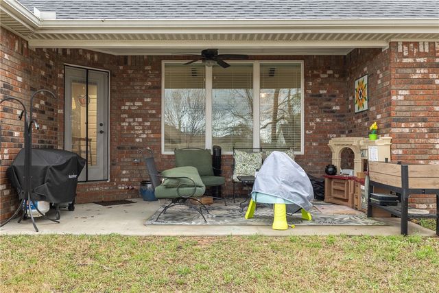 4035 E Riverdale Drive, Fayetteville, AR 72701