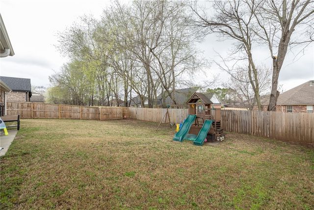 4035 E Riverdale Drive, Fayetteville, AR 72701