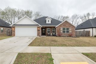 4035 E Riverdale Drive, Fayetteville, AR 72701
