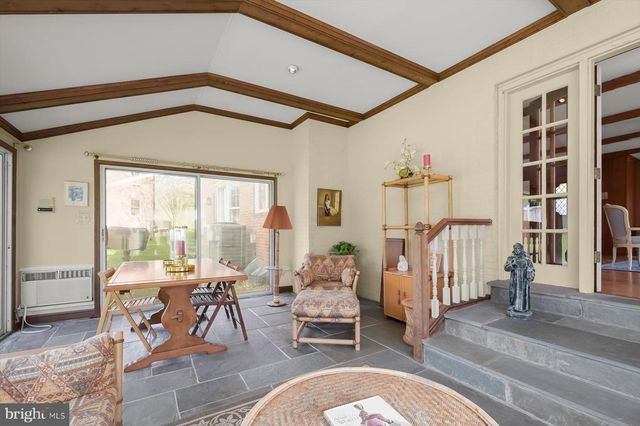10008 CARMELITA DR, Potomac, MD 20854