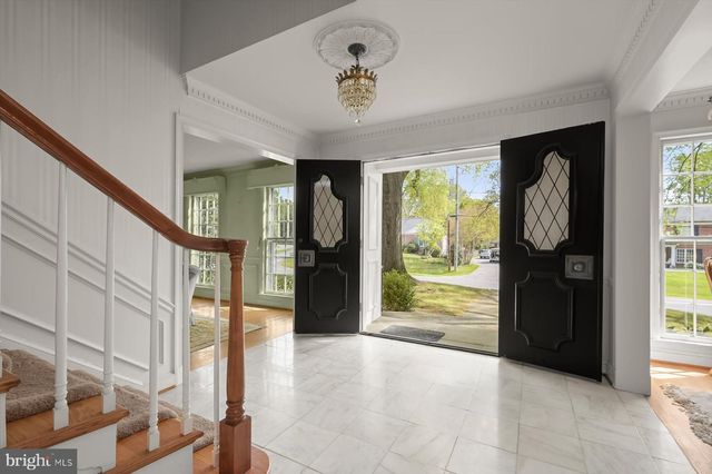 10008 CARMELITA DR, Potomac, MD 20854